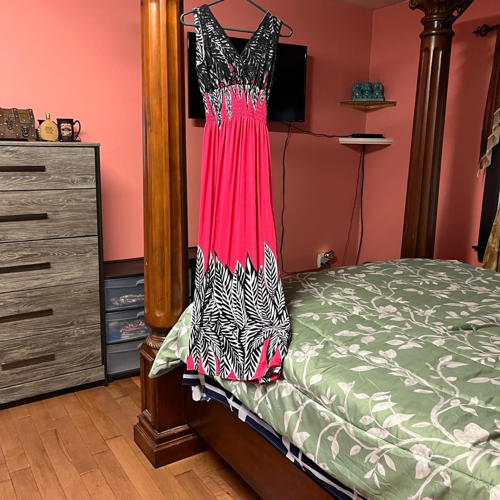 Elegant Black and Pink Maxi Dress